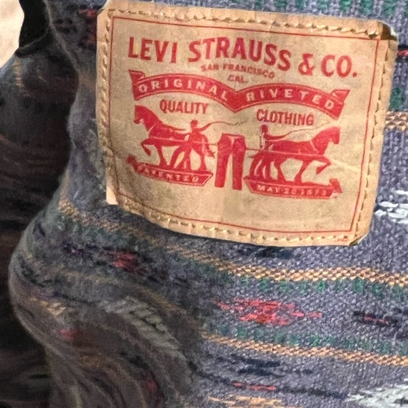 Levi’s dark wash denim jean jacket with flannel lining - Picture 4 of 7